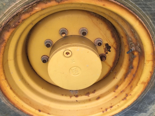 ขาย รถบด CAT  - CS533E.  ( รถทำงาน 1,xxx ชม. )    สนใจติดต่อ  081 - 6079515