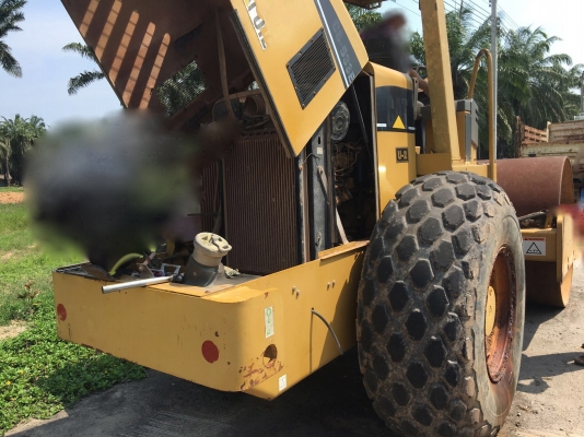 ขาย รถบด CAT  - CS533E.  ( รถทำงาน 1,xxx ชม. )    สนใจติดต่อ  081 - 6079515