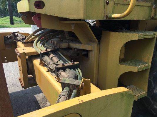 ขาย รถบด CAT  - CS533E.  ( รถทำงาน 1,xxx ชม. )    สนใจติดต่อ  081 - 6079515