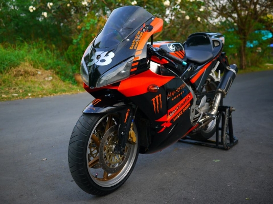 ขาย Honda Vfr Nc30 พร้อมทะเบียนแท้ พร้อมใช้งานทันที เครื่องดีมาก เดินเบาสบาย