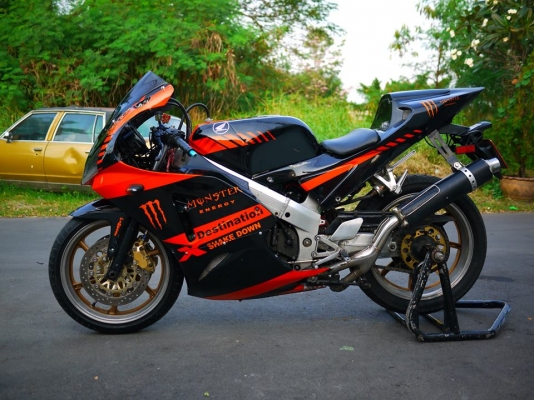 ขาย Honda Vfr Nc30 พร้อมทะเบียนแท้ พร้อมใช้งานทันที เครื่องดีมาก เดินเบาสบาย