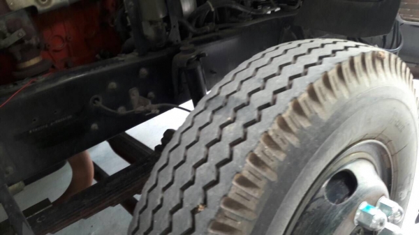 รถอีซูซุ 6 ล้อ รั้ว ( ไม่ดั้ม )  FTR  200 แรงม้า. ปี 49.   สนใจติดต่อ  081 - 6079515