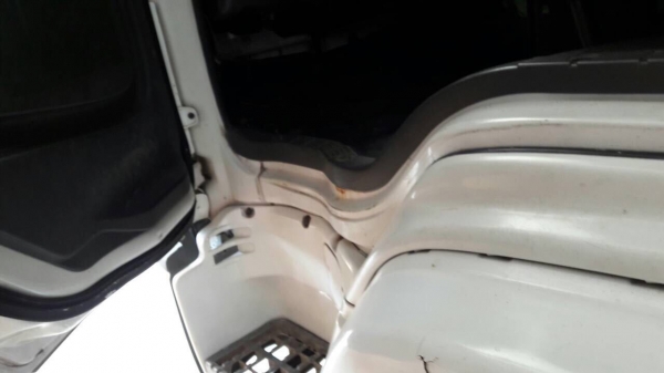 รถอีซูซุ 6 ล้อ รั้ว ( ไม่ดั้ม )  FTR  200 แรงม้า. ปี 49.   สนใจติดต่อ  081 - 6079515