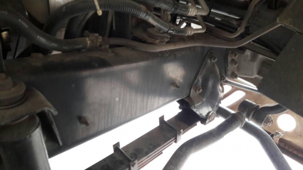 รถอีซูซุ 6 ล้อ รั้ว ( ไม่ดั้ม )  FTR  200 แรงม้า. ปี 49.   สนใจติดต่อ  081 - 6079515