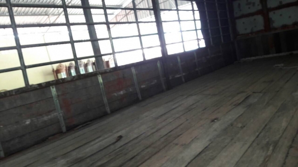 รถอีซูซุ 6 ล้อ รั้ว ( ไม่ดั้ม )  FTR  200 แรงม้า. ปี 49.   สนใจติดต่อ  081 - 6079515