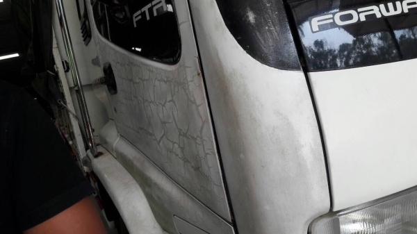 รถอีซูซุ 6 ล้อ รั้ว ( ไม่ดั้ม )  FTR  200 แรงม้า. ปี 49.   สนใจติดต่อ  081 - 6079515