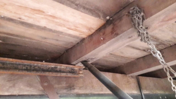 รถอีซูซุ 6 ล้อ รั้ว ( ไม่ดั้ม )  FTR  200 แรงม้า. ปี 49.   สนใจติดต่อ  081 - 6079515