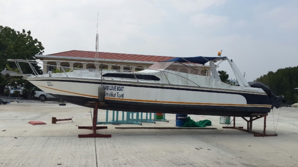 เรือสปีดโบ๊ท 2 เครื่อง 2 จังหวะ 200 แรง  (ซื้อ1แถม1)