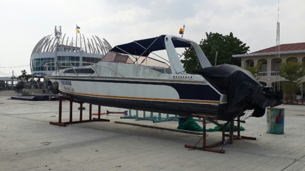 เรือสปีดโบ๊ท 2 เครื่อง 2 จังหวะ 200 แรง  (ซื้อ1แถม1)