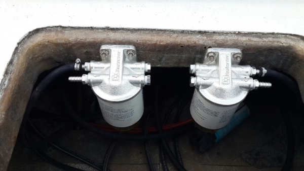 เรือสปีดโบ๊ท 2 เครื่อง 2 จังหวะ 200 แรง  (ซื้อ1แถม1)