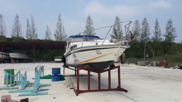 เรือสปีดโบ๊ท 2 เครื่อง 2 จังหวะ 200 แรง  (ซื้อ1แถม1)