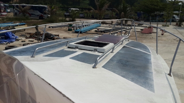 เรือสปีดโบ๊ท 2 เครื่อง 2 จังหวะ 200 แรง  (ซื้อ1แถม1)