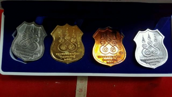 หลวงพ่อโสธร เหรียญอาร์ม พร้อมกล่องเดิม สวยกริปๆ