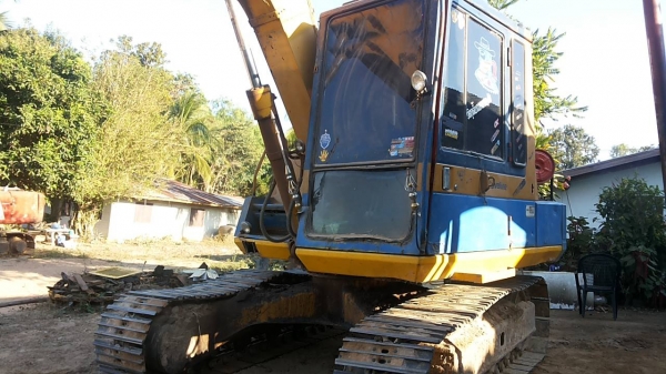 **380,000 บ.ต่อรอง/// แบคโฮ KOMATSU PC80-3 ไฟตัด อุปกรณ์ จอ+กล่อง มี เอกสารสัญญาซื้อขาย **ขาย KOMATSU PC80-3 แบคโฮสภาพดี ราคาเบา เอกสารสัญญาซื้อขาย HYD.EXCAVATOR KOMATSU PC80-3 S/N.02383 เครื่องเดิม ปั้มเดิม ครับ อุปกรณ์ จอ+กล่อง ครบ ไฟฟ้าตัด เครื่องKOMAT