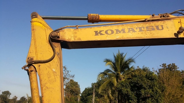 **380,000 บ.ต่อรอง/// แบคโฮ KOMATSU PC80-3 ไฟตัด อุปกรณ์ จอ+กล่อง มี เอกสารสัญญาซื้อขาย **ขาย KOMATSU PC80-3 แบคโฮสภาพดี ราคาเบา เอกสารสัญญาซื้อขาย HYD.EXCAVATOR KOMATSU PC80-3 S/N.02383 เครื่องเดิม ปั้มเดิม ครับ อุปกรณ์ จอ+กล่อง ครบ ไฟฟ้าตัด เครื่องKOMAT