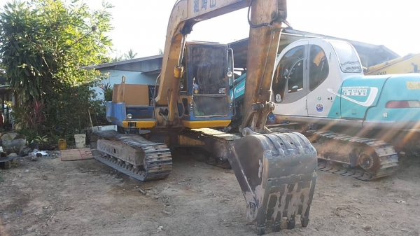 **380,000 บ.ต่อรอง/// แบคโฮ KOMATSU PC80-3 ไฟตัด อุปกรณ์ จอ+กล่อง มี เอกสารสัญญาซื้อขาย **ขาย KOMATSU PC80-3 แบคโฮสภาพดี ราคาเบา เอกสารสัญญาซื้อขาย HYD.EXCAVATOR KOMATSU PC80-3 S/N.02383 เครื่องเดิม ปั้มเดิม ครับ อุปกรณ์ จอ+กล่อง ครบ ไฟฟ้าตัด เครื่องKOMAT