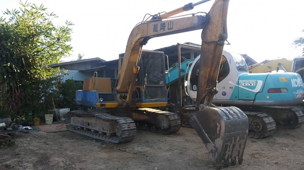 **380,000 บ.ต่อรอง/// แบคโฮ KOMATSU PC80-3 ไฟตัด อุปกรณ์ จอ+กล่อง มี เอกสารสัญญาซื้อขาย **ขาย KOMATSU PC80-3 แบคโฮสภาพดี ราคาเบา เอกสารสัญญาซื้อขาย HYD.EXCAVATOR KOMATSU PC80-3 S/N.02383 เครื่องเดิม ปั้มเดิม ครับ อุปกรณ์ จอ+กล่อง ครบ ไฟฟ้าตัด เครื่องKOMAT