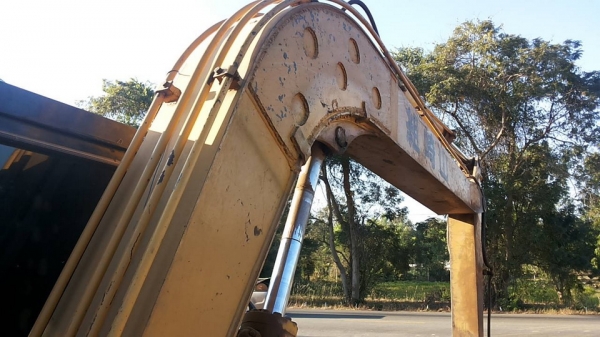 **380,000 บ.ต่อรอง/// แบคโฮ KOMATSU PC80-3 ไฟตัด อุปกรณ์ จอ+กล่อง มี เอกสารสัญญาซื้อขาย **ขาย KOMATSU PC80-3 แบคโฮสภาพดี ราคาเบา เอกสารสัญญาซื้อขาย HYD.EXCAVATOR KOMATSU PC80-3 S/N.02383 เครื่องเดิม ปั้มเดิม ครับ อุปกรณ์ จอ+กล่อง ครบ ไฟฟ้าตัด เครื่องKOMAT