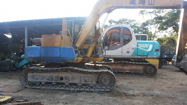 **380,000 บ.ต่อรอง/// แบคโฮ KOMATSU PC80-3 ไฟตัด อุปกรณ์ จอ+กล่อง มี เอกสารสัญญาซื้อขาย **ขาย KOMATSU PC80-3 แบคโฮสภาพดี ราคาเบา เอกสารสัญญาซื้อขาย HYD.EXCAVATOR KOMATSU PC80-3 S/N.02383 เครื่องเดิม ปั้มเดิม ครับ อุปกรณ์ จอ+กล่อง ครบ ไฟฟ้าตัด เครื่องKOMAT
