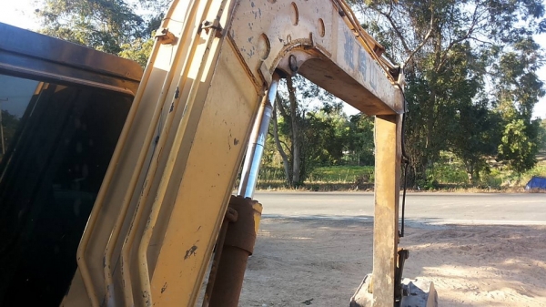 **380,000 บ.ต่อรอง/// แบคโฮ KOMATSU PC80-3 ไฟตัด อุปกรณ์ จอ+กล่อง มี เอกสารสัญญาซื้อขาย **ขาย KOMATSU PC80-3 แบคโฮสภาพดี ราคาเบา เอกสารสัญญาซื้อขาย HYD.EXCAVATOR KOMATSU PC80-3 S/N.02383 เครื่องเดิม ปั้มเดิม ครับ อุปกรณ์ จอ+กล่อง ครบ ไฟฟ้าตัด เครื่องKOMAT