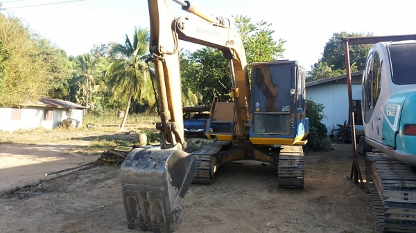 **380,000 บ.ต่อรอง/// แบคโฮ KOMATSU PC80-3 ไฟตัด อุปกรณ์ จอ+กล่อง มี เอกสารสัญญาซื้อขาย **ขาย KOMATSU PC80-3 แบคโฮสภาพดี ราคาเบา เอกสารสัญญาซื้อขาย HYD.EXCAVATOR KOMATSU PC80-3 S/N.02383 เครื่องเดิม ปั้มเดิม ครับ อุปกรณ์ จอ+กล่อง ครบ ไฟฟ้าตัด เครื่องKOMAT