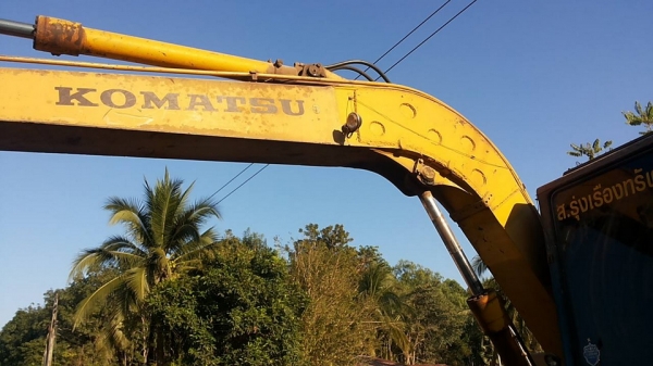 **380,000 บ.ต่อรอง/// แบคโฮ KOMATSU PC80-3 ไฟตัด อุปกรณ์ จอ+กล่อง มี เอกสารสัญญาซื้อขาย **ขาย KOMATSU PC80-3 แบคโฮสภาพดี ราคาเบา เอกสารสัญญาซื้อขาย HYD.EXCAVATOR KOMATSU PC80-3 S/N.02383 เครื่องเดิม ปั้มเดิม ครับ อุปกรณ์ จอ+กล่อง ครบ ไฟฟ้าตัด เครื่องKOMAT