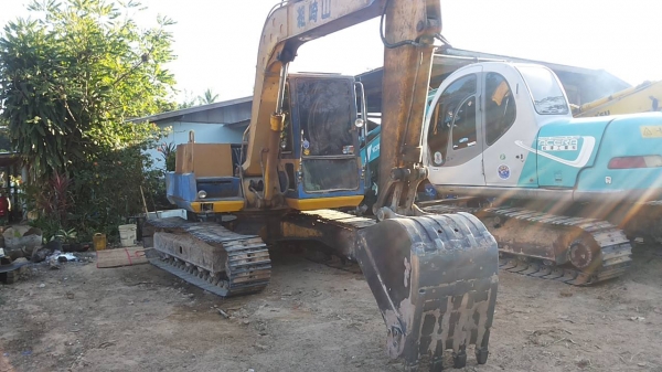 **380,000 บ.ต่อรอง/// แบคโฮ KOMATSU PC80-3 ไฟตัด อุปกรณ์ จอ+กล่อง มี เอกสารสัญญาซื้อขาย **ขาย KOMATSU PC80-3 แบคโฮสภาพดี ราคาเบา เอกสารสัญญาซื้อขาย HYD.EXCAVATOR KOMATSU PC80-3 S/N.02383 เครื่องเดิม ปั้มเดิม ครับ อุปกรณ์ จอ+กล่อง ครบ ไฟฟ้าตัด เครื่องKOMAT