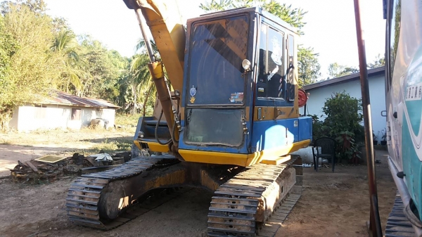 **380,000 บ.ต่อรอง/// แบคโฮ KOMATSU PC80-3 ไฟตัด อุปกรณ์ จอ+กล่อง มี เอกสารสัญญาซื้อขาย **ขาย KOMATSU PC80-3 แบคโฮสภาพดี ราคาเบา เอกสารสัญญาซื้อขาย HYD.EXCAVATOR KOMATSU PC80-3 S/N.02383 เครื่องเดิม ปั้มเดิม ครับ อุปกรณ์ จอ+กล่อง ครบ ไฟฟ้าตัด เครื่องKOMAT