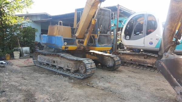 **380,000 บ.ต่อรอง/// แบคโฮ KOMATSU PC80-3 ไฟตัด อุปกรณ์ จอ+กล่อง มี เอกสารสัญญาซื้อขาย **ขาย KOMATSU PC80-3 แบคโฮสภาพดี ราคาเบา เอกสารสัญญาซื้อขาย HYD.EXCAVATOR KOMATSU PC80-3 S/N.02383 เครื่องเดิม ปั้มเดิม ครับ อุปกรณ์ จอ+กล่อง ครบ ไฟฟ้าตัด เครื่องKOMAT