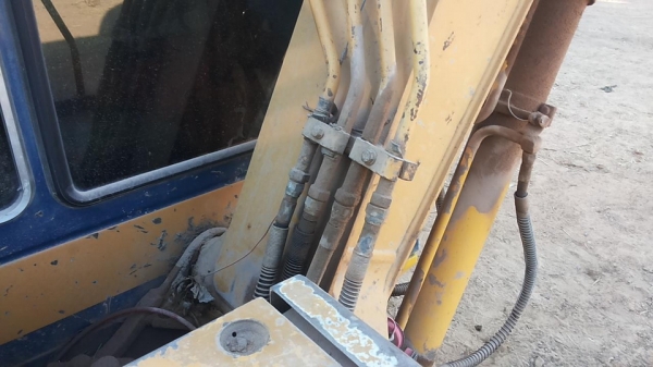 **380,000 บ.ต่อรอง/// แบคโฮ KOMATSU PC80-3 ไฟตัด อุปกรณ์ จอ+กล่อง มี เอกสารสัญญาซื้อขาย **ขาย KOMATSU PC80-3 แบคโฮสภาพดี ราคาเบา เอกสารสัญญาซื้อขาย HYD.EXCAVATOR KOMATSU PC80-3 S/N.02383 เครื่องเดิม ปั้มเดิม ครับ อุปกรณ์ จอ+กล่อง ครบ ไฟฟ้าตัด เครื่องKOMAT