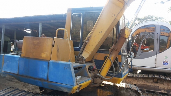 **380,000 บ.ต่อรอง/// แบคโฮ KOMATSU PC80-3 ไฟตัด อุปกรณ์ จอ+กล่อง มี เอกสารสัญญาซื้อขาย **ขาย KOMATSU PC80-3 แบคโฮสภาพดี ราคาเบา เอกสารสัญญาซื้อขาย HYD.EXCAVATOR KOMATSU PC80-3 S/N.02383 เครื่องเดิม ปั้มเดิม ครับ อุปกรณ์ จอ+กล่อง ครบ ไฟฟ้าตัด เครื่องKOMAT