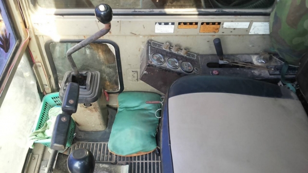 **380,000 บ.ต่อรอง/// แบคโฮ KOMATSU PC80-3 ไฟตัด อุปกรณ์ จอ+กล่อง มี เอกสารสัญญาซื้อขาย **ขาย KOMATSU PC80-3 แบคโฮสภาพดี ราคาเบา เอกสารสัญญาซื้อขาย HYD.EXCAVATOR KOMATSU PC80-3 S/N.02383 เครื่องเดิม ปั้มเดิม ครับ อุปกรณ์ จอ+กล่อง ครบ ไฟฟ้าตัด เครื่องKOMAT