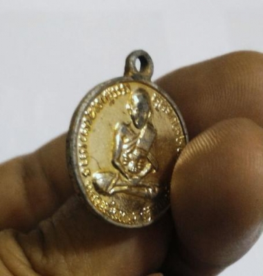 หลวงปู่ทวด เนื้อขาปิ่นโต กะไหล่ทอง เก่าสวย ปี 2505 - 2506