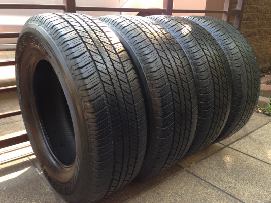 ยาง Bridgestone 265 65 17 ปี13 ดอกเต็ม ไม่มีปะ ใช้กันยาว ราคาไม่แพง