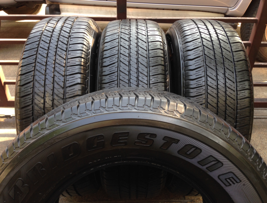 ยาง Bridgestone 265 65 17 ปี13 ดอกเต็ม ไม่มีปะ ใช้กันยาว ราคาไม่แพง