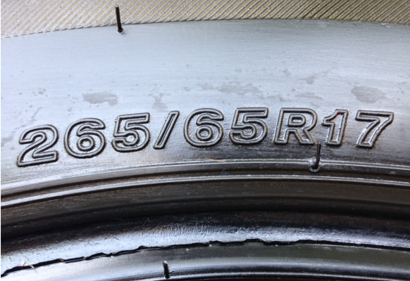 ยาง Bridgestone 265 65 17 ปี13 ดอกเต็ม ไม่มีปะ ใช้กันยาว ราคาไม่แพง