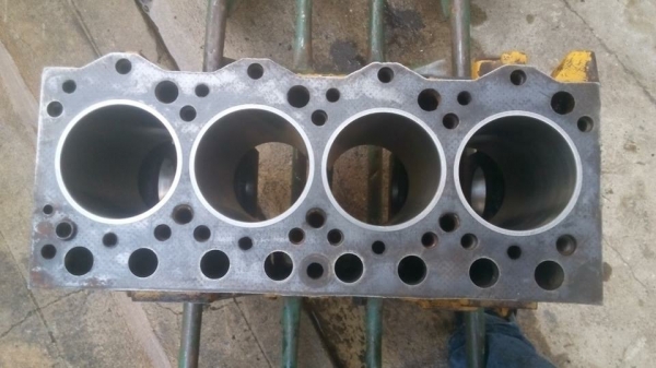 ขายเสื้อสูบ รถแมคโค โคมัสสุ 4-D-95 ใส่กับ pc-120-5 ไม่มีรอยแตกร้าว สภาพสวยครับ ขายไม่แพง