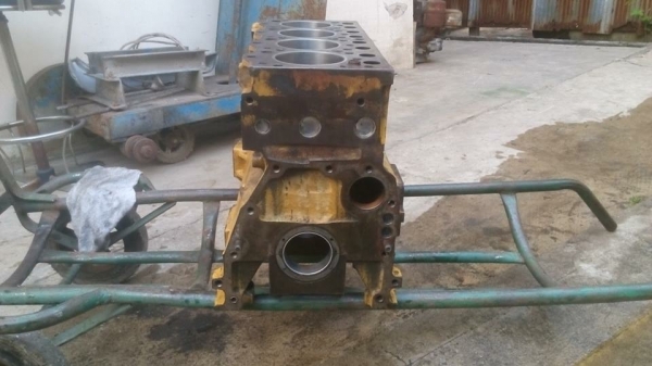 ขายเสื้อสูบ รถแมคโค โคมัสสุ 4-D-95 ใส่กับ pc-120-5 ไม่มีรอยแตกร้าว สภาพสวยครับ ขายไม่แพง