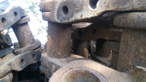 ขายโซ่ รถแทรกเตอร์ D-5 สภาพสวย ลิงค์หนาบูทกลม ยี้ห้อกังวาล ขายไม่แพงครับ