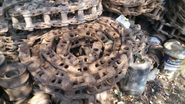 ขายโซ่ รถแทรกเตอร์ D-5 สภาพสวย ลิงค์หนาบูทกลม ยี้ห้อกังวาล ขายไม่แพงครับ