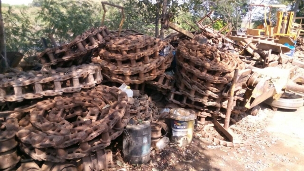 ขายโซ่ รถแทรกเตอร์ D-5 สภาพสวย ลิงค์หนาบูทกลม ยี้ห้อกังวาล ขายไม่แพงครับ