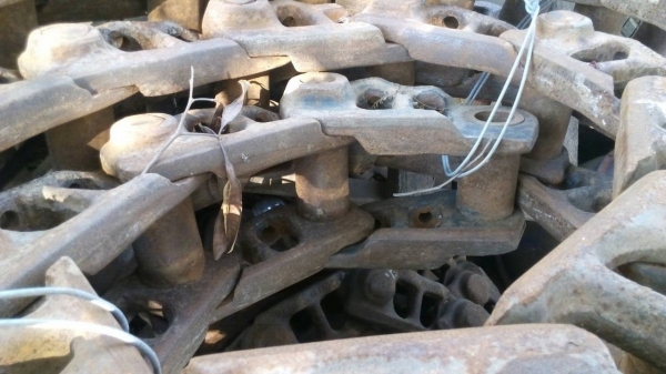 ขายโซ่ รถแทรกเตอร์ D-5 สภาพสวย ลิงค์หนาบูทกลม ยี้ห้อกังวาล ขายไม่แพงครับ