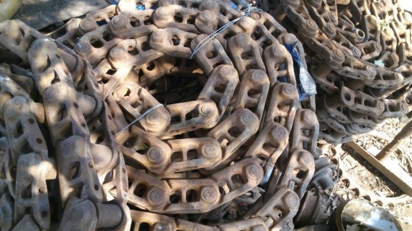 ขายโซ่ รถแทรกเตอร์ D-5 สภาพสวย ลิงค์หนาบูทกลม ยี้ห้อกังวาล ขายไม่แพงครับ