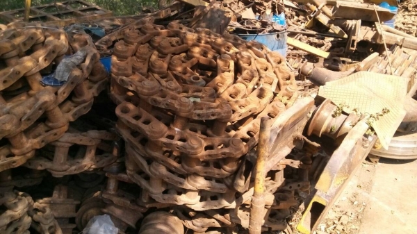 ขายโซ่ รถแทรกเตอร์ D-5 สภาพสวย ลิงค์หนาบูทกลม ยี้ห้อกังวาล ขายไม่แพงครับ