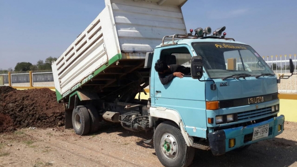 ขายหกล้อดั้ม ISUZU NRR เครื่อง175เบรคทริฟฟี่ พ่วงมาลัยเพาเวอร์ คัชชีสวย ยางพร้อมใช้งาน กระบะดี้มสวย เอกสารพร้อมโอน