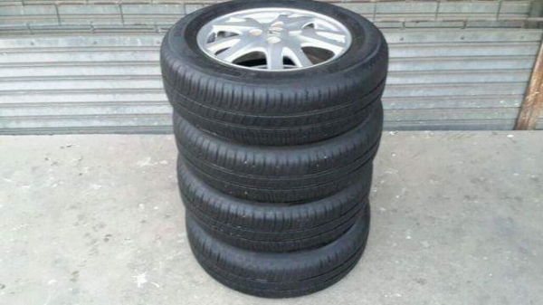 ล้อ Hondaขอบ 14 พร้อมยางสวยๆปี13