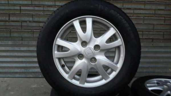 ล้อ Hondaขอบ 14 พร้อมยางสวยๆปี13