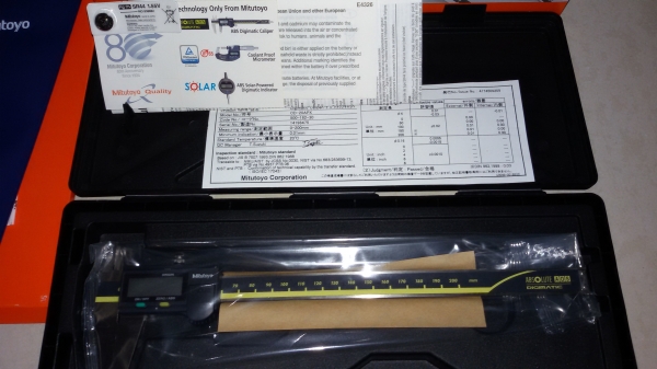 เวอร์เนีย MITUTOYO รุ่น 500-182-30 ขนาด 200 มิล ของแท้ครับปรับราคาเหลือ 3500 ครับ