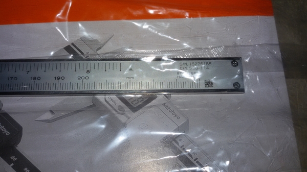 เวอร์เนีย MITUTOYO รุ่น 500-182-30 ขนาด 200 มิล ของแท้ครับปรับราคาเหลือ 3500 ครับ