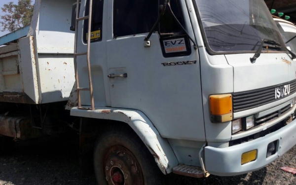 หกล้อ อีซูซุ ร็อค FSR11H165ดั้ม5คิว พ.เวอร์ ยาง900 สภาพดีสวยเดิมๆพร้อมใช้ ทะเบียนพร้อมโอน